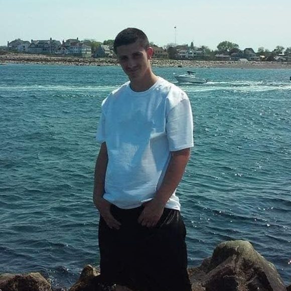 Profile Picture of Joe Muzzi (@jmmuzzi1988) on Poshmark