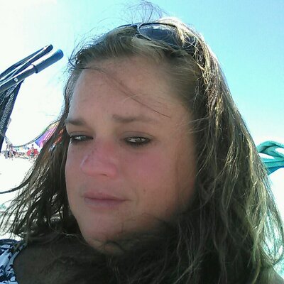 Profile Picture of L. Cassidy (@22laurie17) on Twitter