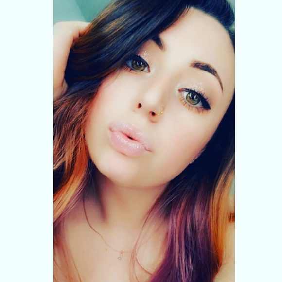 Profile Picture of Lindsey Hauger (@lindseyhauger) on Poshmark