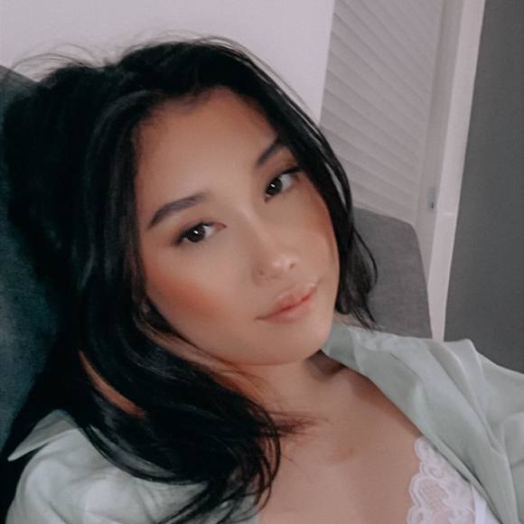 Profile Picture of Nikkie Nguyen (@nikkienguyen) on Poshmark