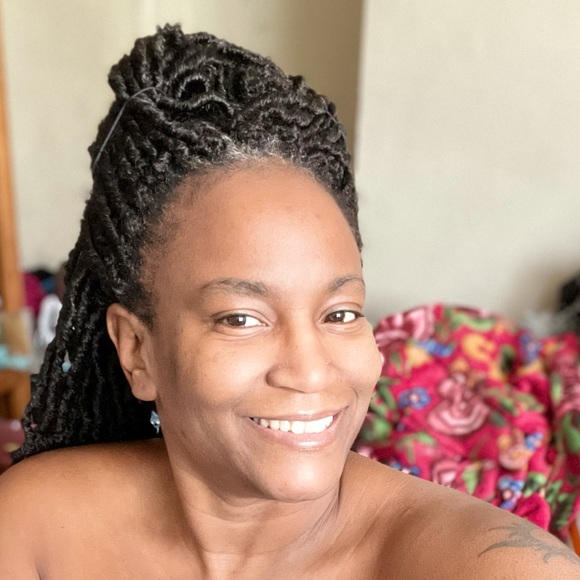 Profile Picture of Patrice Wright (@luxurylatte) on Poshmark