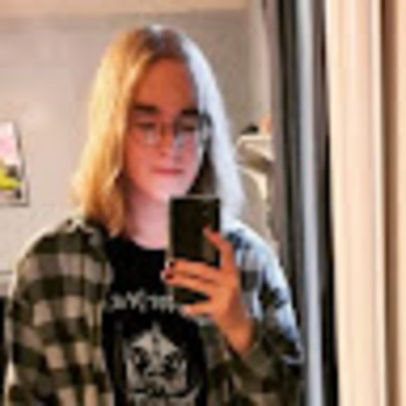 Profile Picture of Hayden Scott (@haydenscott929) on Poshmark