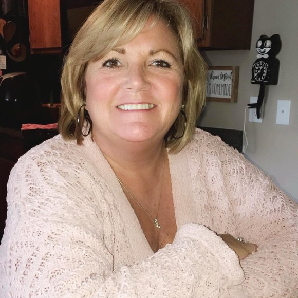 Profile Picture of Jodi Ross (@egross2) on Poshmark