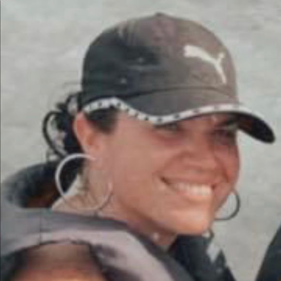 Profile Picture of Tianny Lizardo (@tianny_l) on Poshmark