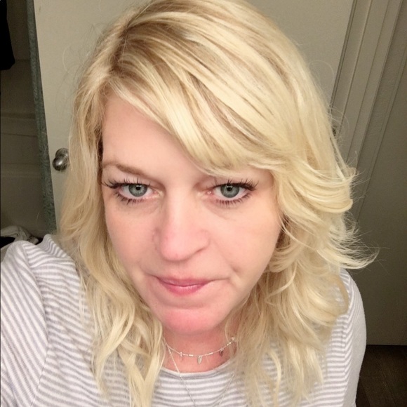 Profile Picture of Michelle Noteboom (@michy2002) on Poshmark