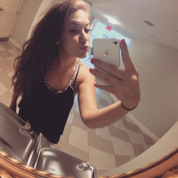 Profile Picture of Jenna Bare (@jennaburrr) on Poshmark