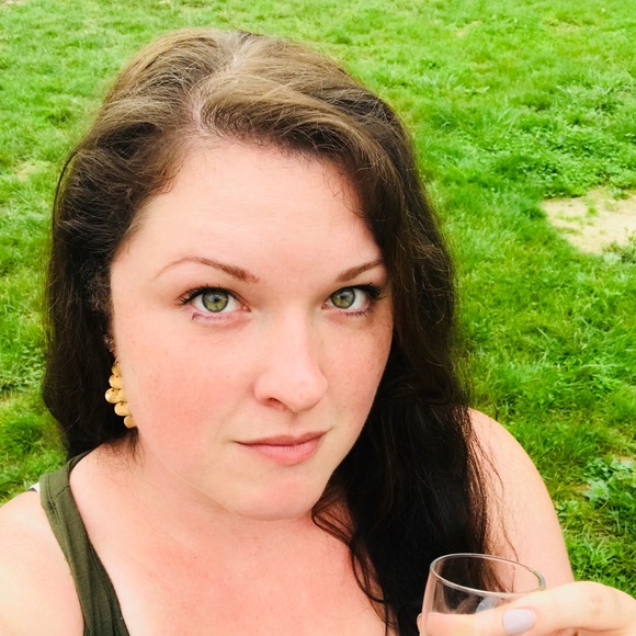 Profile Picture of Janna Dongell (@jdongell) on Poshmark