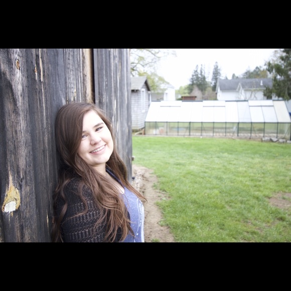 Profile Picture of Mikayla Alquist (@mikaylaalquist) on Poshmark