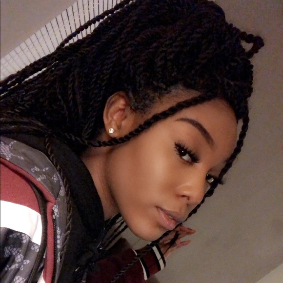 Profile Picture of Makayla Thomas (@mkayla067) on Poshmark