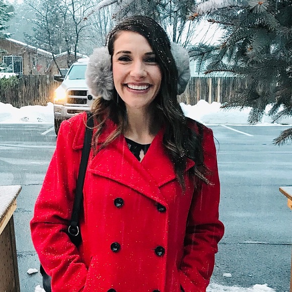 Profile Picture of Emily Csepp (@eageisler1s) on Poshmark
