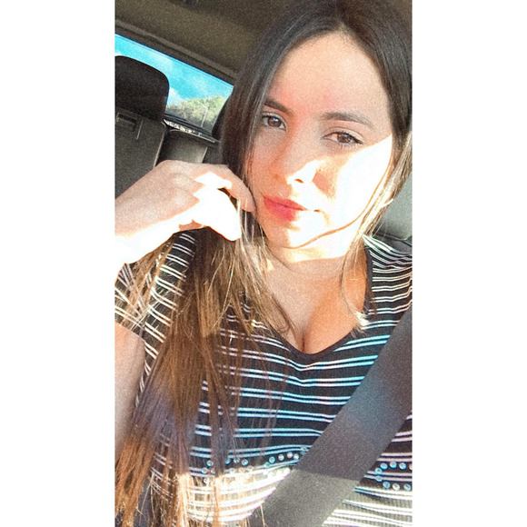 Profile Picture of Elizabeth Simancas (@esimancas) on Poshmark