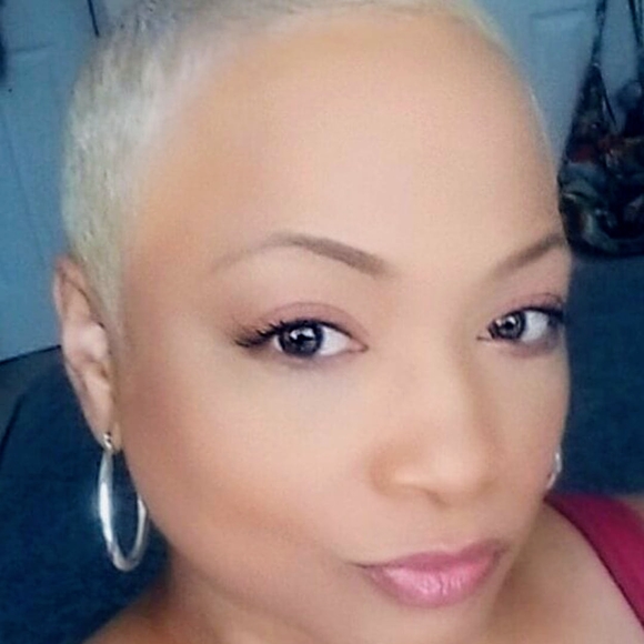 Profile Picture of Shawana Gatlin (@dymashell) on Poshmark