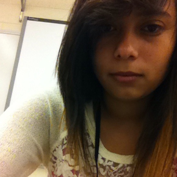 Profile Picture of Sonia Olvera (@sonia1996) on Poshmark