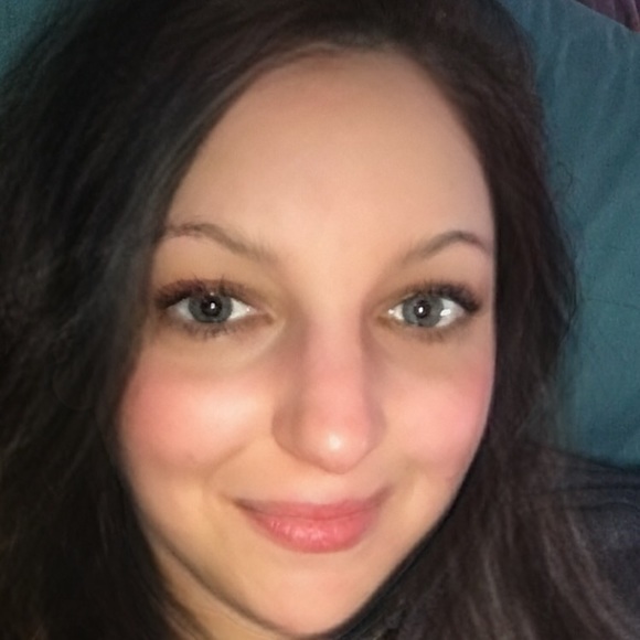 Profile Picture of Denise Paynter (@deesobey) on Poshmark