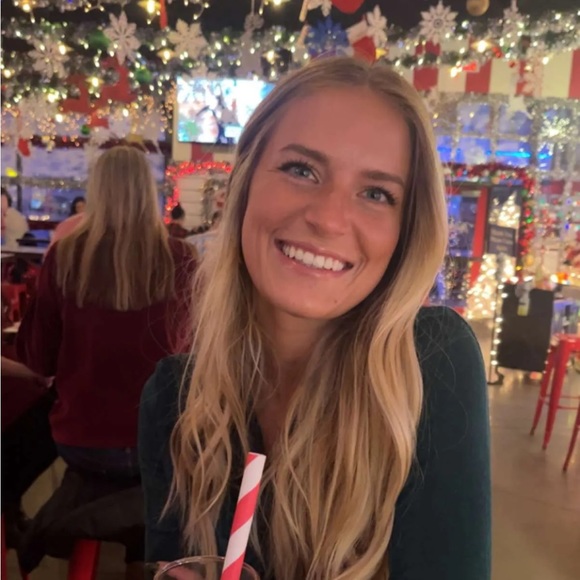 Profile Picture of Riley Akright (@rileyakright) on Poshmark