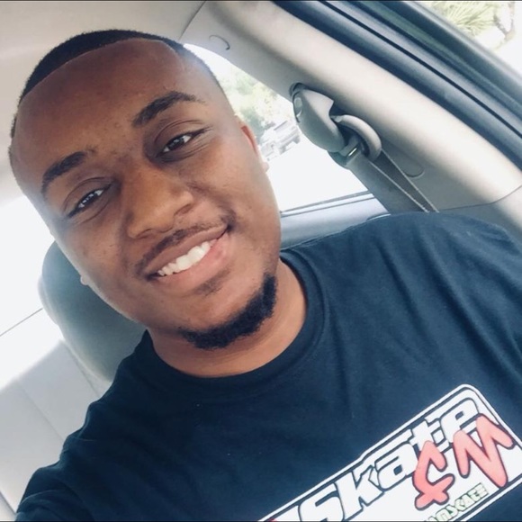 Profile Picture of Duron Holmes (@duron1995) on Poshmark