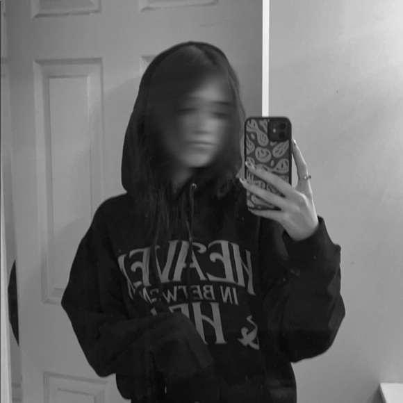 Profile Picture of Lauren Kaniecki (@laurenkaniecki) on Poshmark