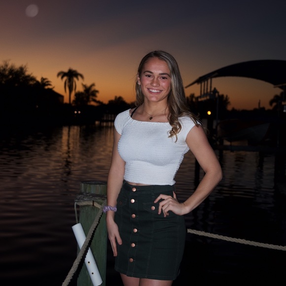 Profile Picture of Anna Ockaskis (@aockaskis) on Poshmark