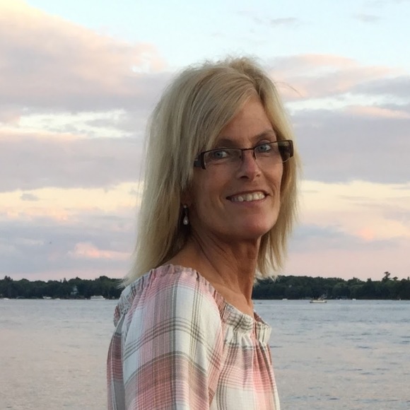 Profile Picture of Wendy Tosolini (@wtosolini) on Poshmark