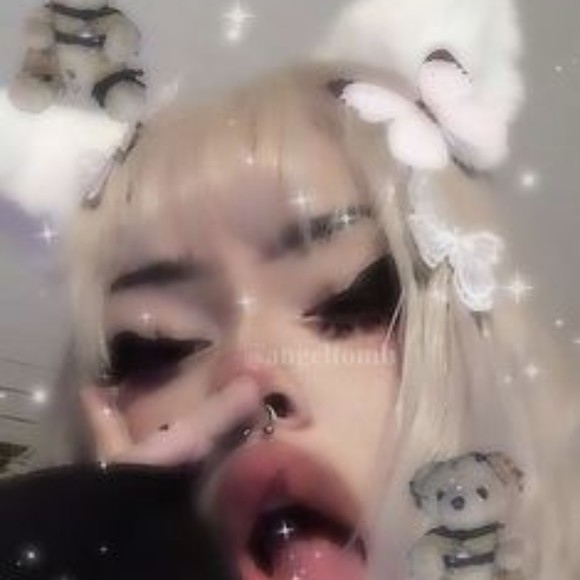 Profile Picture of Diana Lilley (@lilleydiana0) on Poshmark