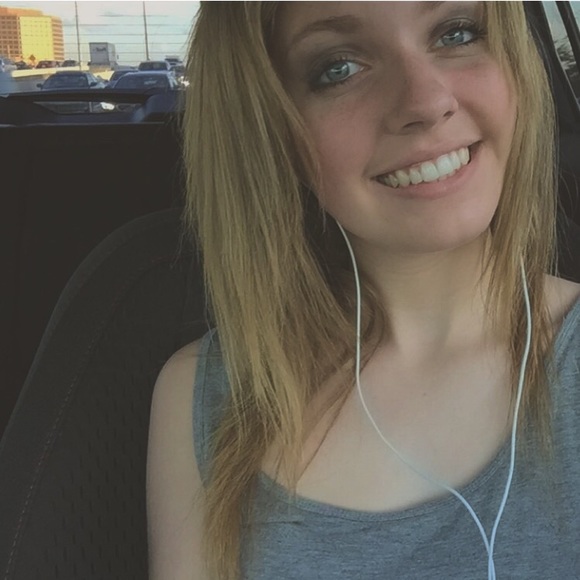 Profile Picture of Bailey Rerko (@baiileynicole) on Poshmark