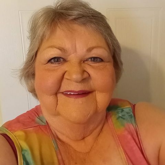 Profile Picture of Daphne Stabell (@daphnestabell90) on Poshmark