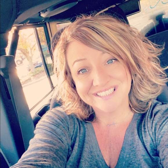 Profile Picture of Amy Bishop (@amybishop833) on Poshmark