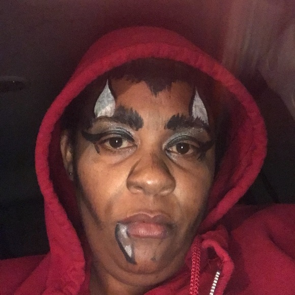 Jeaneane Young - Poshmark Profile Picture of Jeaneane Young (@jeaneaneyoung) on Poshmark