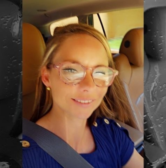 Profile Picture of Samantha Speaks (@samantha_speaks) on Poshmark