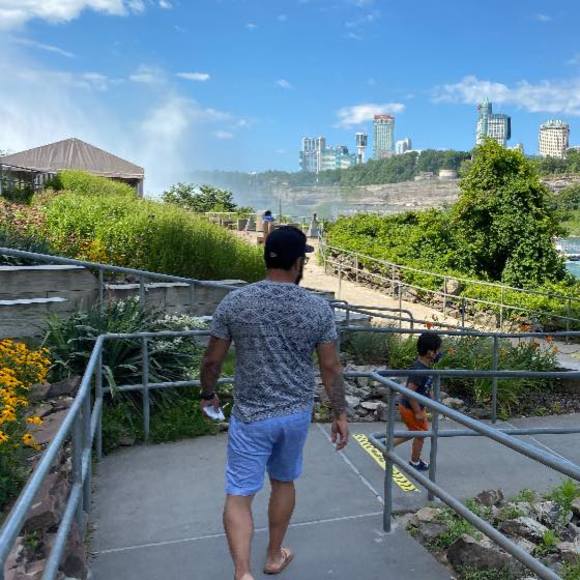 Profile Picture of Christian Carballo (@qrk5g0) on Poshmark