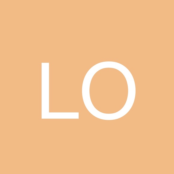 Profile Picture of Lee Oschmann (@leeannosch) on Poshmark