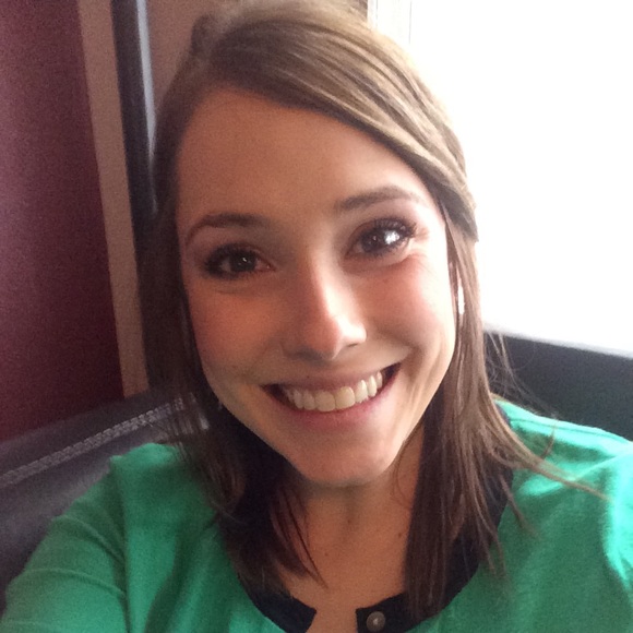 Profile Picture of Ashley Huerter (@amgiefer825) on Poshmark