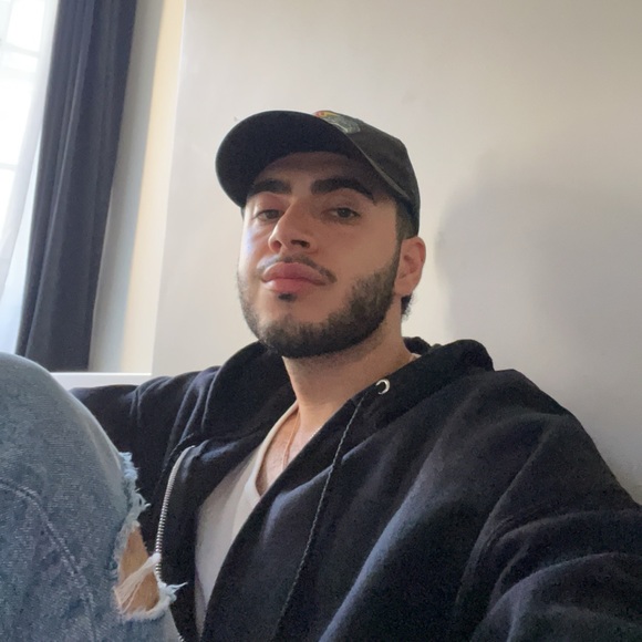 Profile Picture of Harut Harutyunyan (@haruthar) on Poshmark