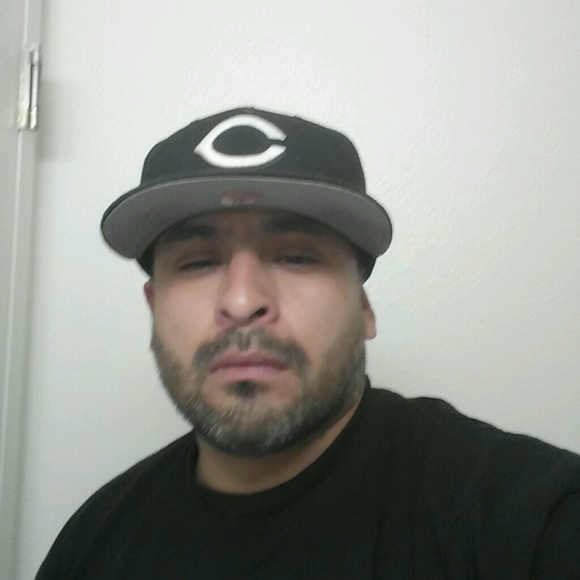 Profile Picture of Steve Montoya (@stevierts) on Poshmark