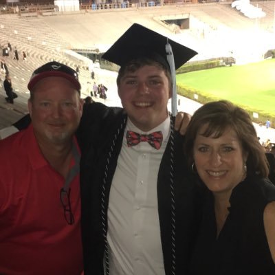 Profile Picture of Greg Barnett (@whitedawg12) on Twitter