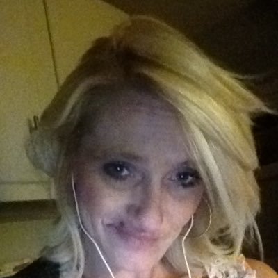 Profile Picture of Aimee Kidd (@AimeeKidd420) on Twitter