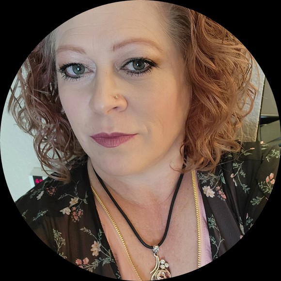 Profile Picture of Malissa Surges (@annigma6) on Poshmark