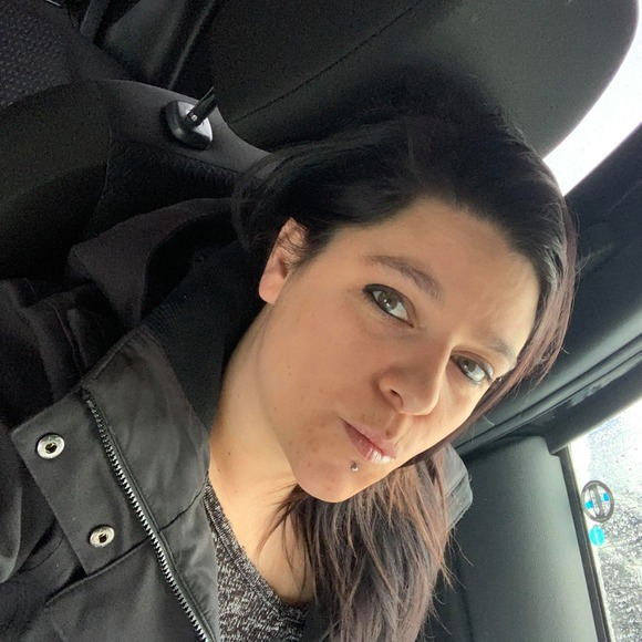 Profile Picture of Vicky Julien (@vick8749) on Poshmark