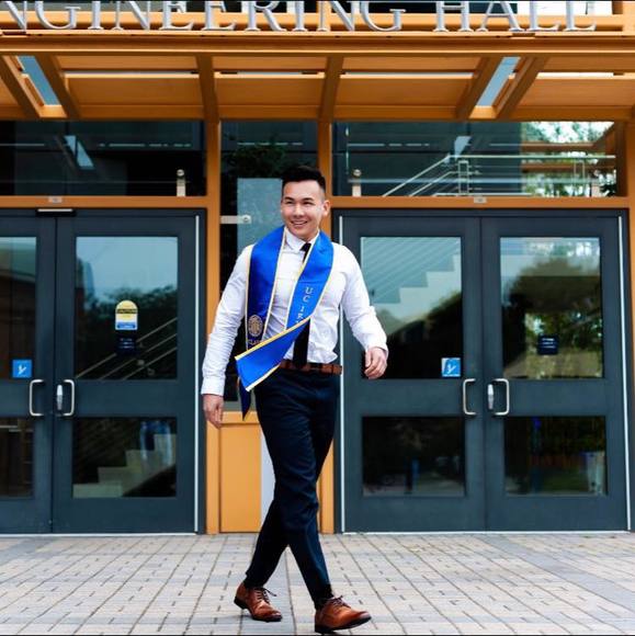 Profile Picture of Andrew Trinh (@atrinhh) on Poshmark