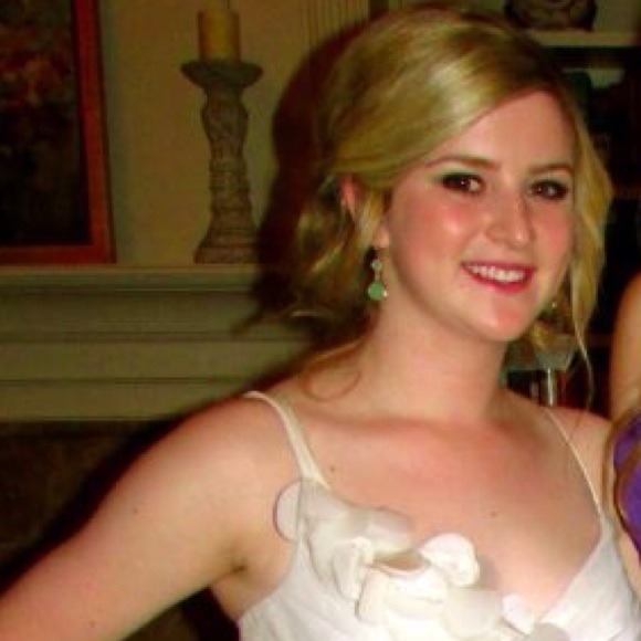 Profile Picture of Haley Haynes (@haleyhaynes) on Poshmark