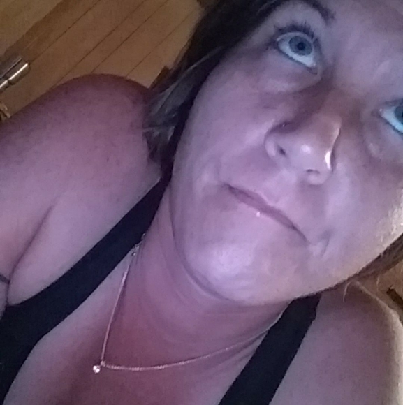 Profile Picture of Kara Highlander (@karahighlander) on Poshmark