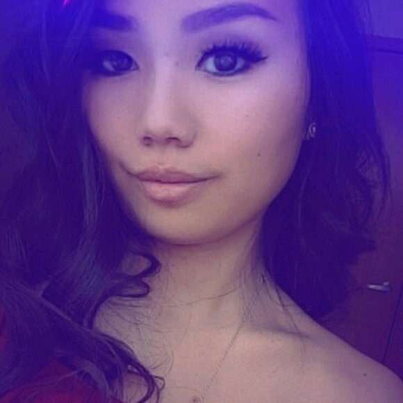 Profile Picture of Gao Xiong (@gaoiex) on Poshmark