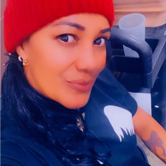 Profile Picture of Olga Martínez (@rodriguezmiel9) on Poshmark
