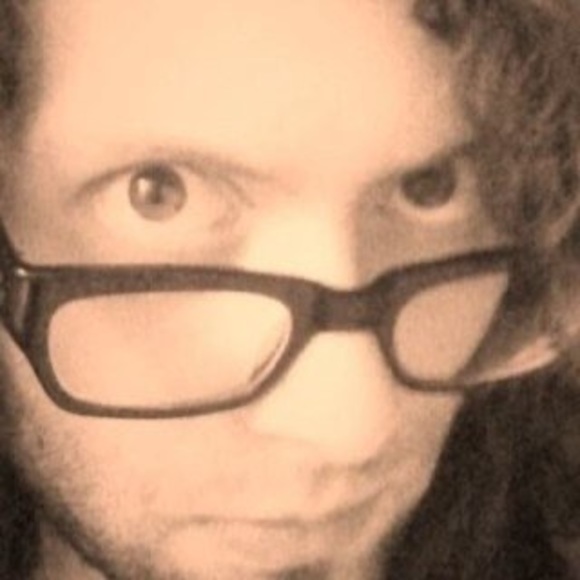 Profile Picture of Daniel Niland (@froboydan) on Poshmark