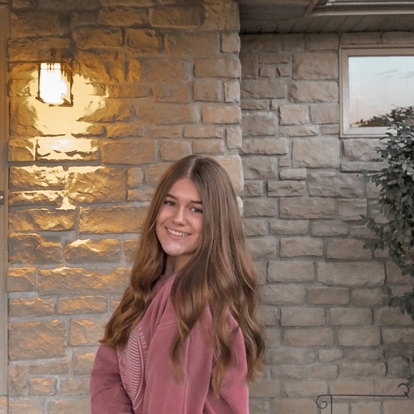 Profile Picture of Ashlee Meyer (@meyerashlee05) on Poshmark