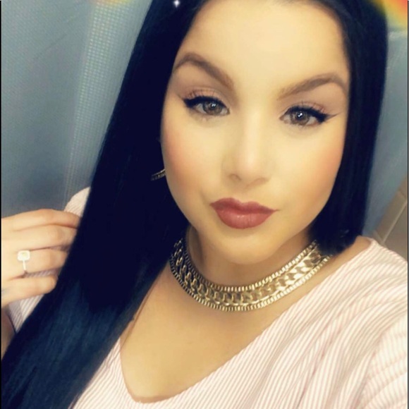 Profile Picture of Yajaira Kuilan (@ykuilan) on Poshmark