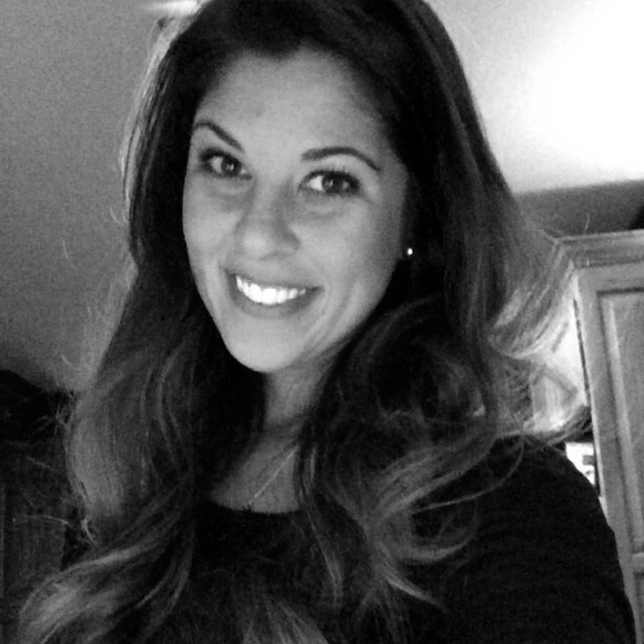 Profile Picture of Allison Ledoux (@akledoux) on Poshmark