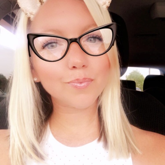 Profile Picture of Lisa Geisel (@lgeisel) on Poshmark