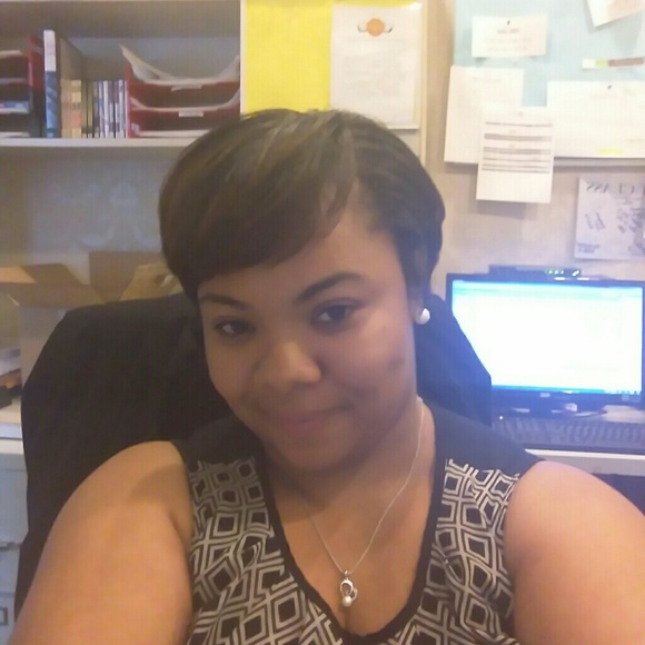 Victoria Sheard - Poshmark Profile Picture of Victoria Sheard (@victoriasheard) on Poshmark