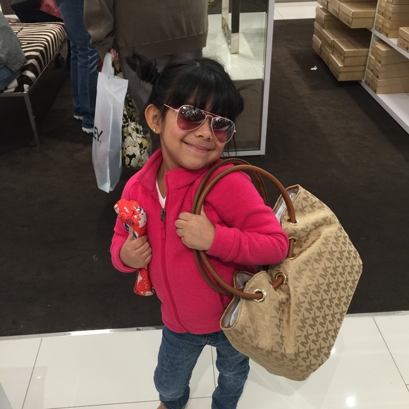 Profile Picture of Guadalupe Calderon (@calderon90) on Poshmark